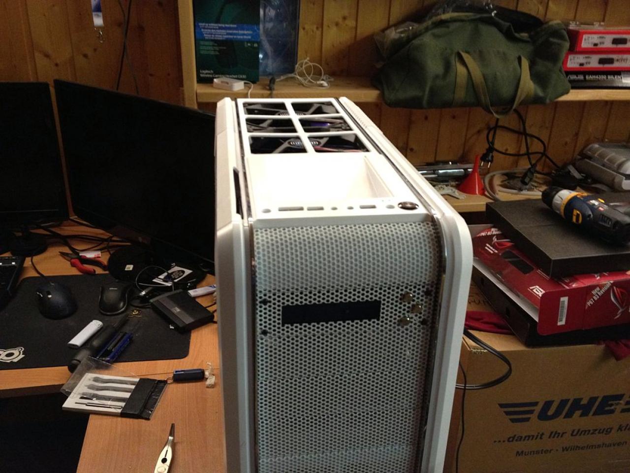 [03/02/2012] Bloody Mary: Weiß-rote Casemod mit interessanten Detaillösungen (130)