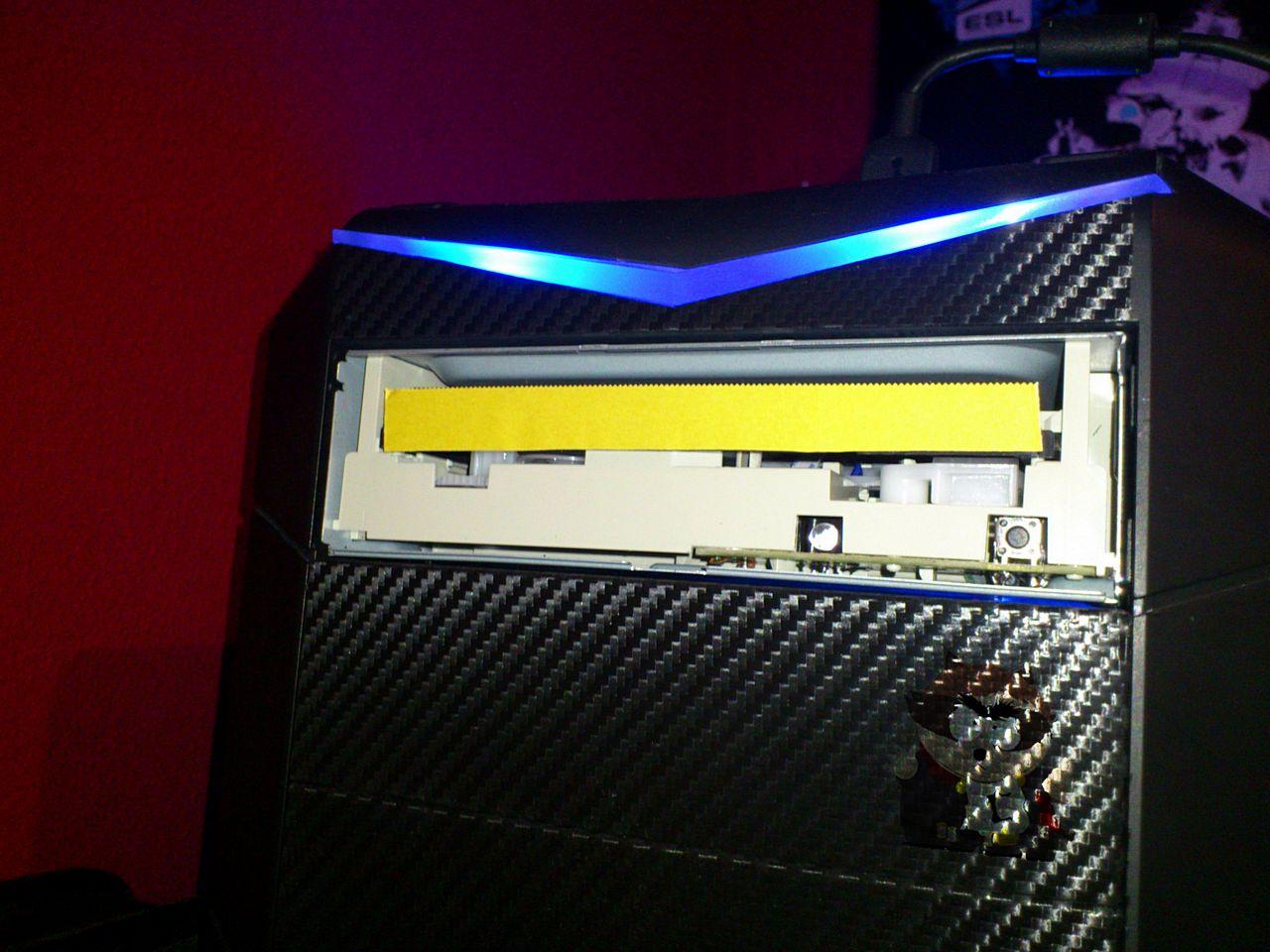 [16/02/2012] Fast and Furious: Raven-2-Casemod mit Carbonelementen und blauer Beleuchtung (12)