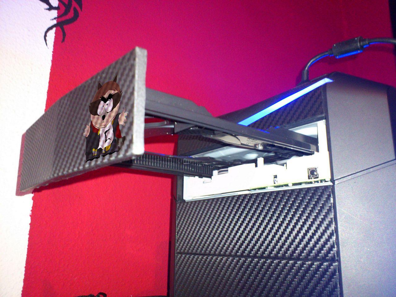 [16/02/2012] Fast and Furious: Raven-2-Casemod mit Carbonelementen und blauer Beleuchtung (15)
