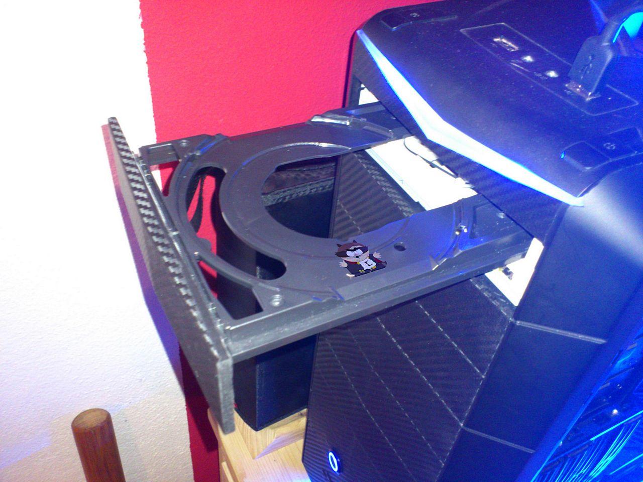 [16/02/2012] Fast and Furious: Raven-2-Casemod mit Carbonelementen und blauer Beleuchtung (16)