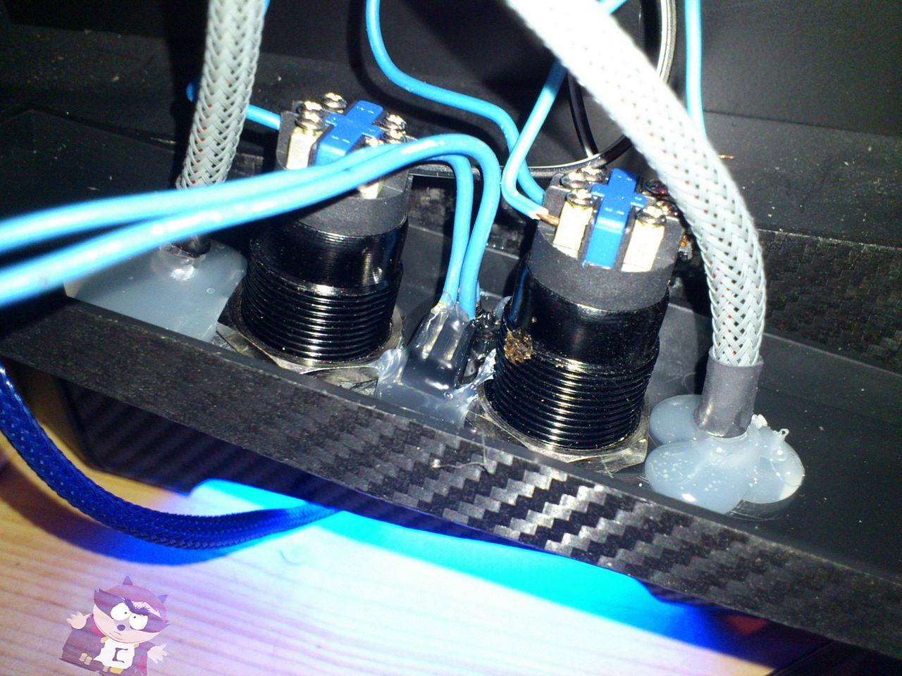 [16/02/2012] Fast and Furious: Raven-2-Casemod mit Carbonelementen und blauer Beleuchtung (26)