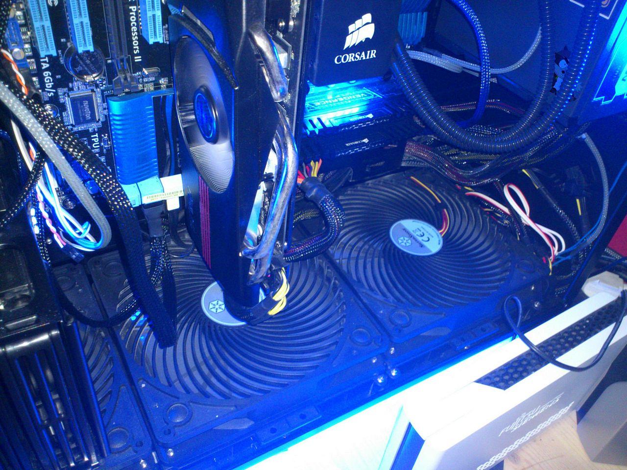 [16/02/2012] Fast and Furious: Raven-2-Casemod mit Carbonelementen und blauer Beleuchtung (27)