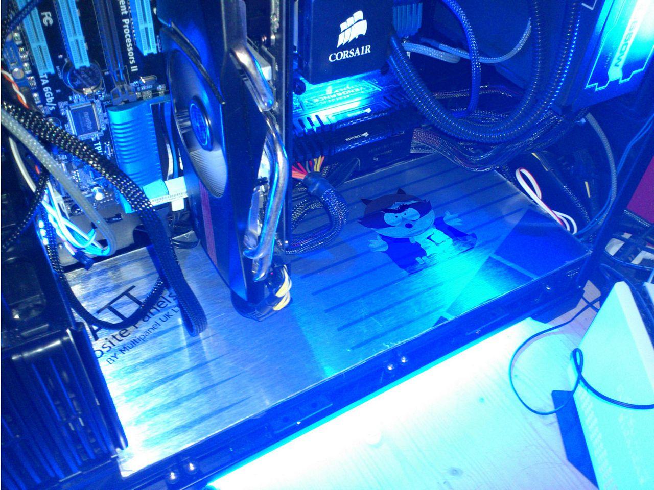 [16/02/2012] Fast and Furious: Raven-2-Casemod mit Carbonelementen und blauer Beleuchtung (31)