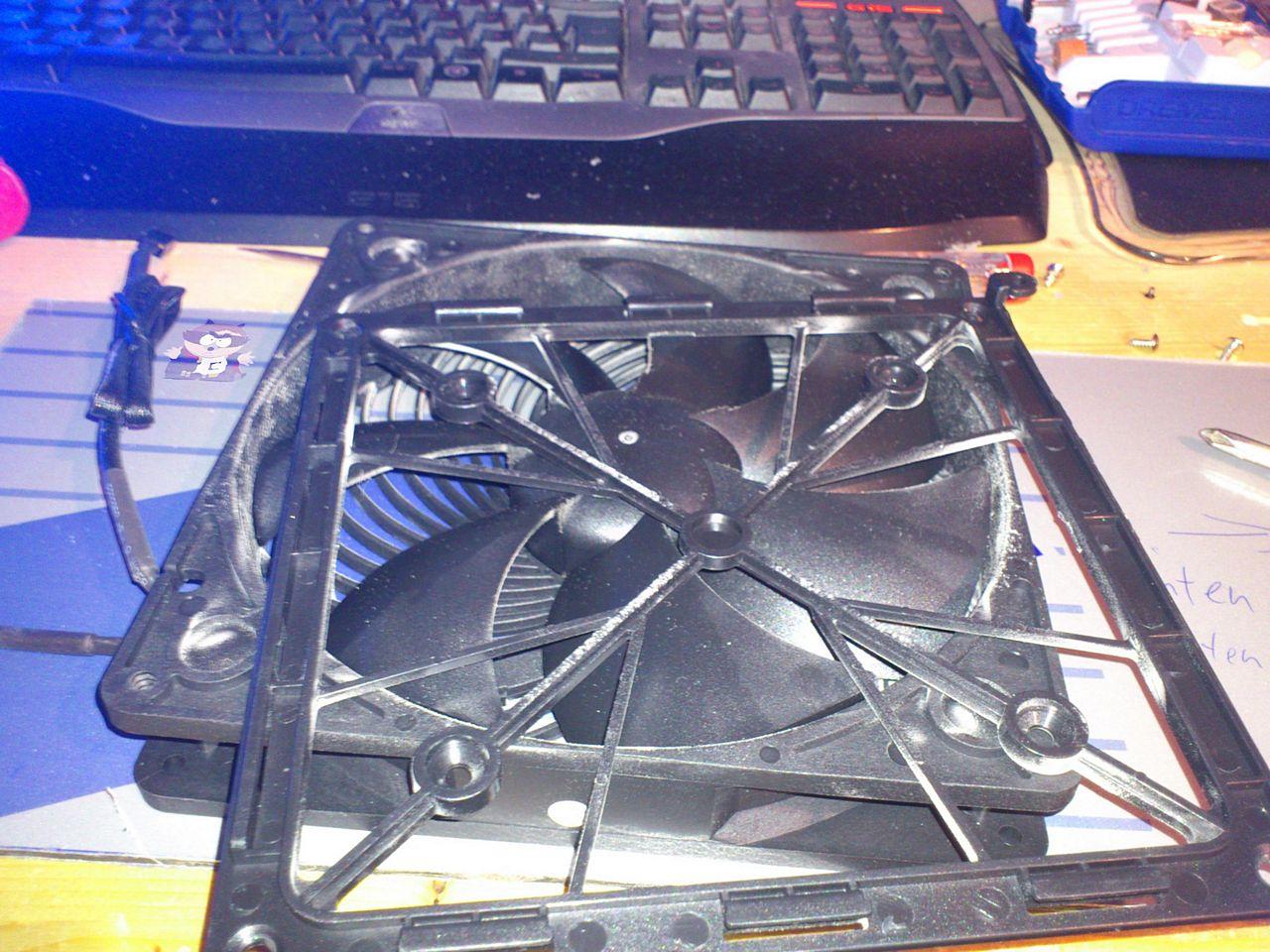 [16/02/2012] Fast and Furious: Raven-2-Casemod mit Carbonelementen und blauer Beleuchtung (34)