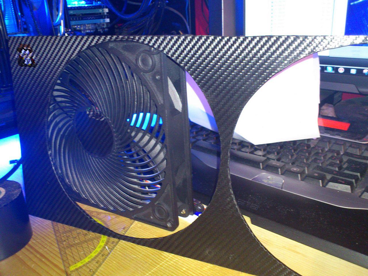 [16/02/2012] Fast and Furious: Raven-2-Casemod mit Carbonelementen und blauer Beleuchtung (39)