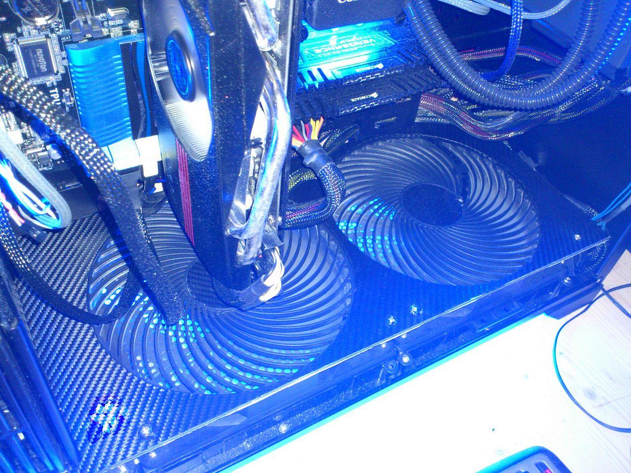 [16/02/2012] Fast and Furious: Raven-2-Casemod mit Carbonelementen und blauer Beleuchtung (40)