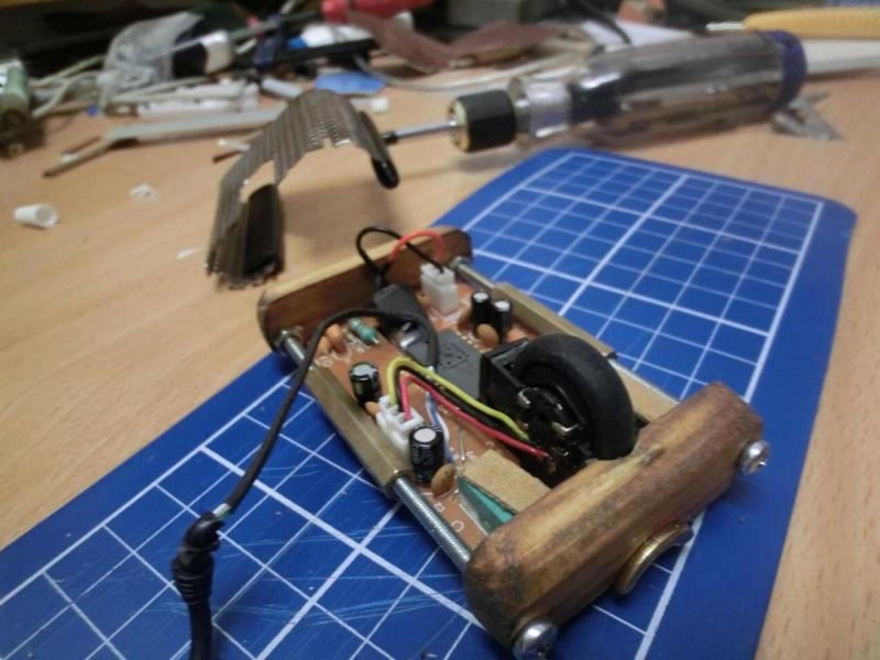 [08/02/2012] Verrückte Eingabegeräte: Lochblech-Maus, Holz-Mauspad und Tastatur mit HDD (12)