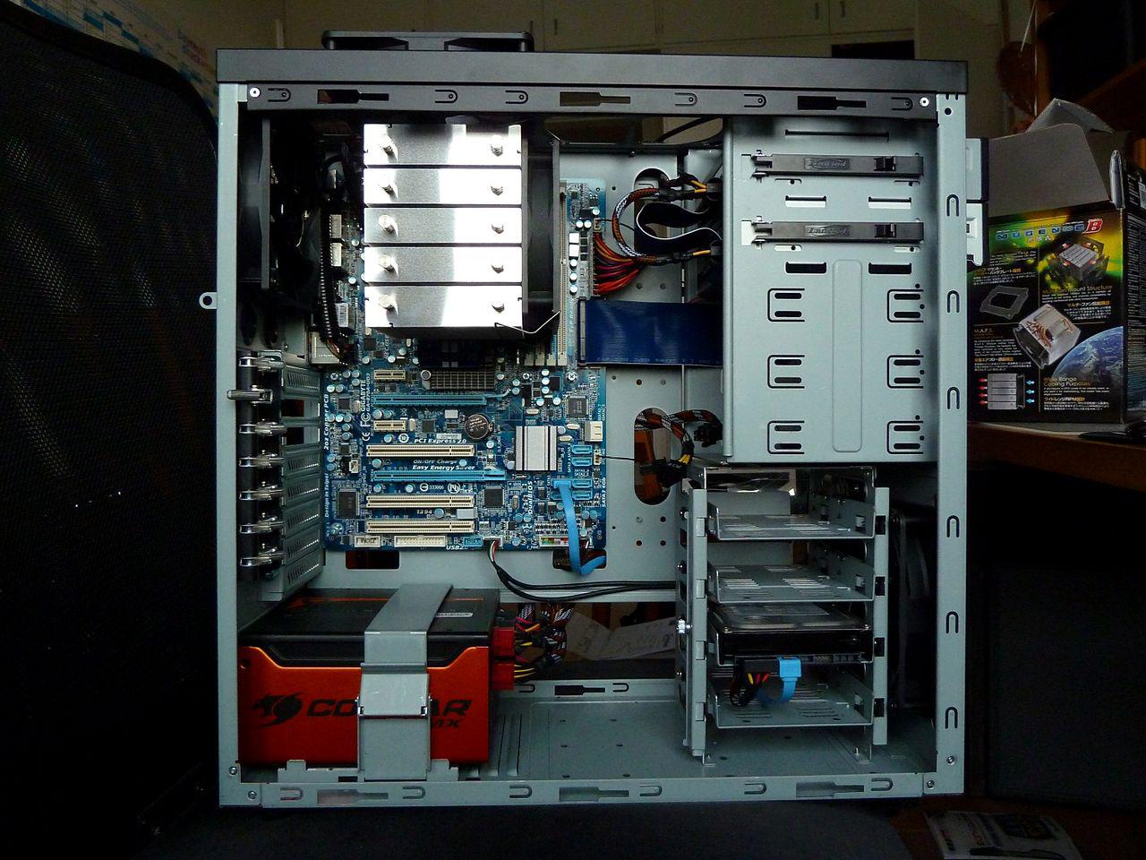 [17/02/2012] Schicke Lancool-K58-Casemod: Silber-schwarze Mainboard-Abdeckung, Kühler-Mod und mehr (4)