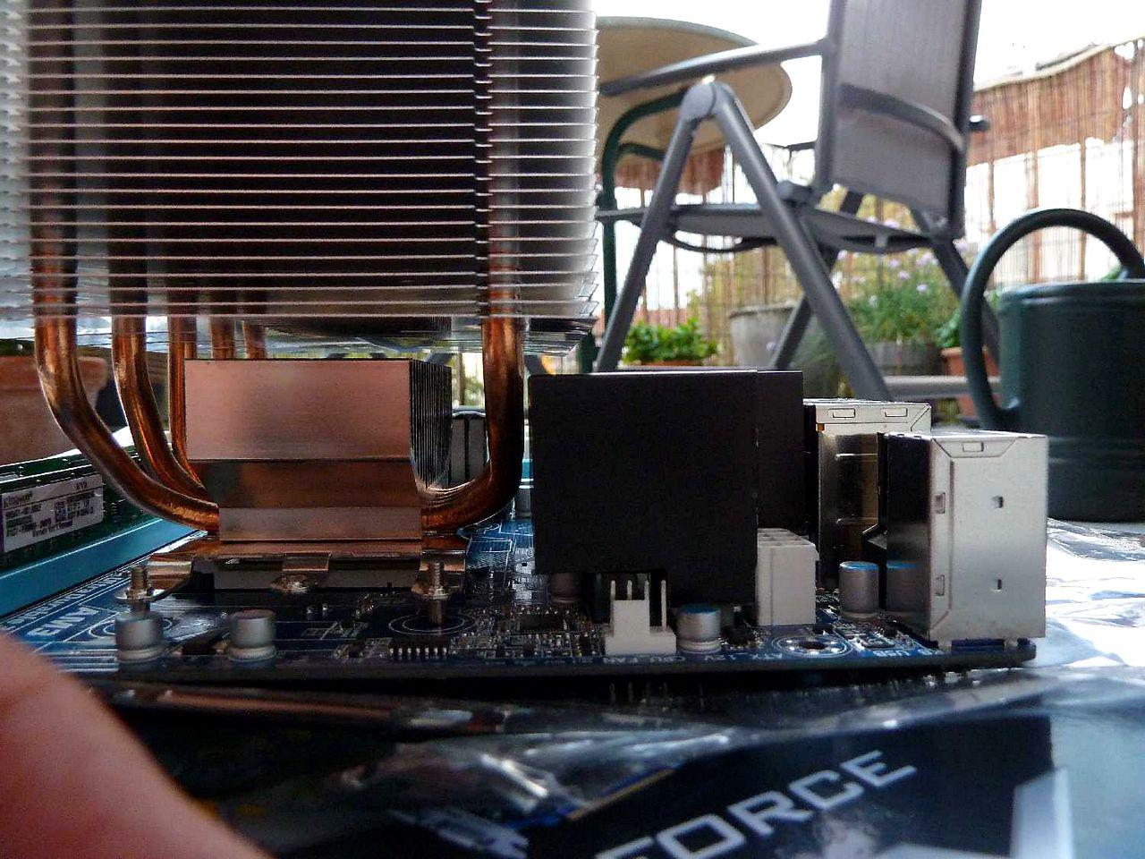 [17/02/2012] Schicke Lancool-K58-Casemod: Silber-schwarze Mainboard-Abdeckung, Kühler-Mod und mehr (20)