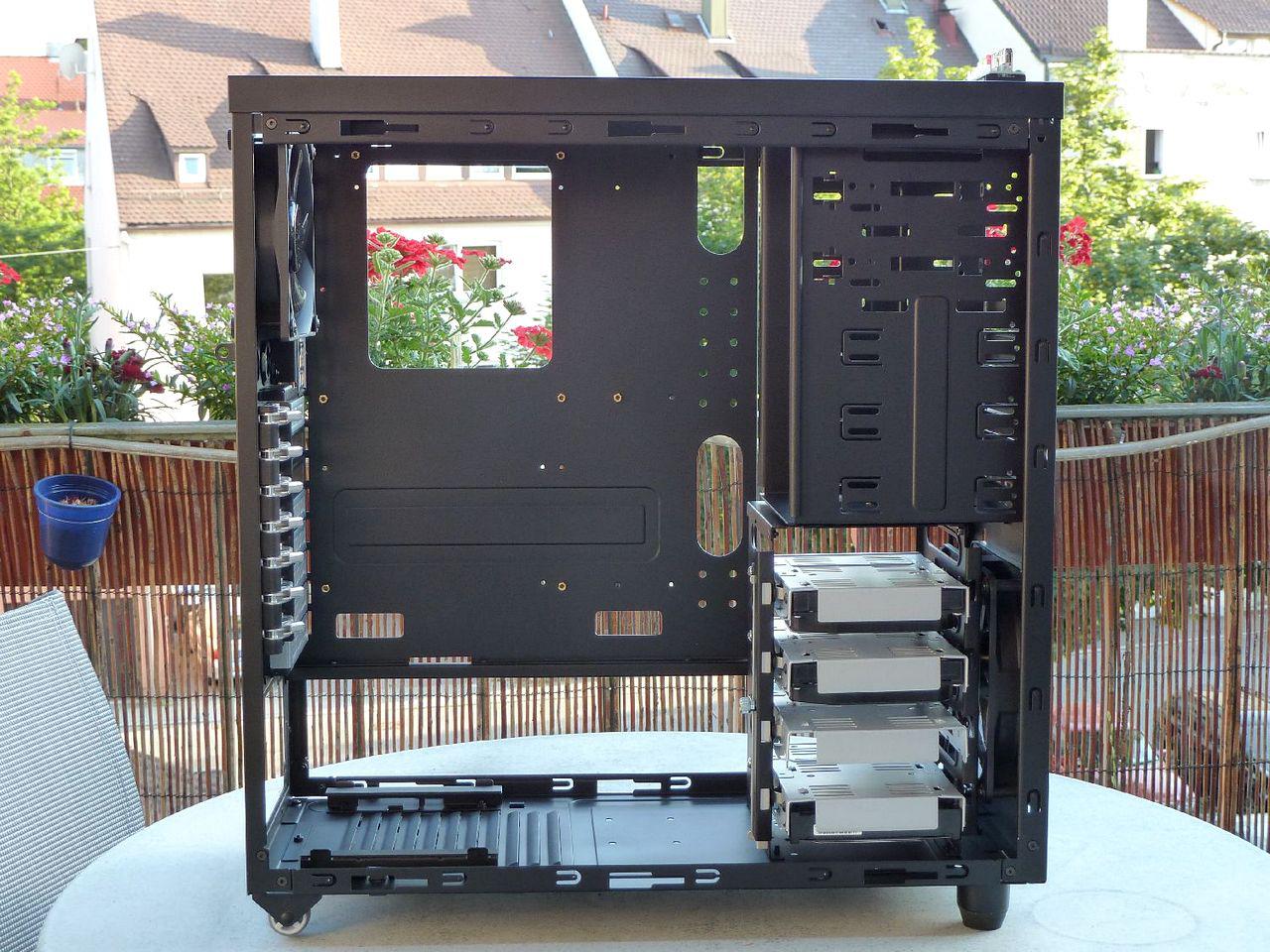[17/02/2012] Schicke Lancool-K58-Casemod: Silber-schwarze Mainboard-Abdeckung, Kühler-Mod und mehr (24)