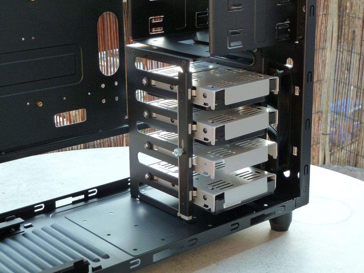 [17/02/2012] Schicke Lancool-K58-Casemod: Silber-schwarze Mainboard-Abdeckung, Kühler-Mod und mehr (25)