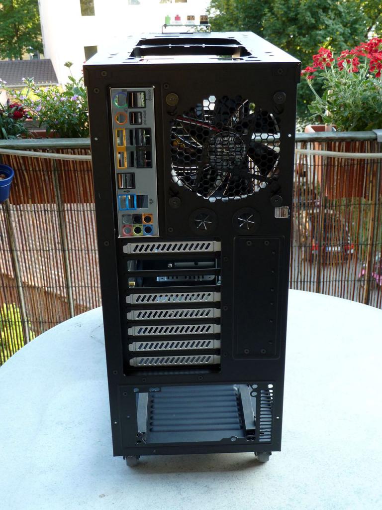 [17/02/2012] Schicke Lancool-K58-Casemod: Silber-schwarze Mainboard-Abdeckung, Kühler-Mod und mehr (29)