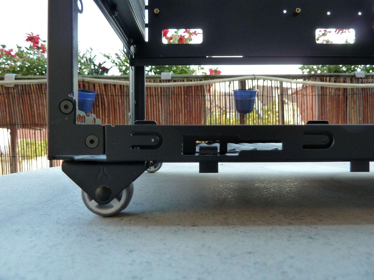 [17/02/2012] Schicke Lancool-K58-Casemod: Silber-schwarze Mainboard-Abdeckung, Kühler-Mod und mehr (32)