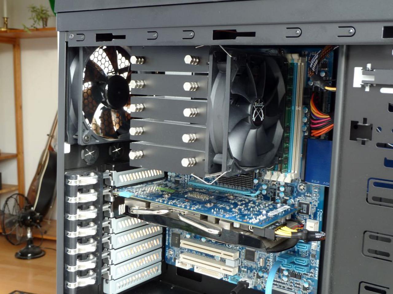 [17/02/2012] Schicke Lancool-K58-Casemod: Silber-schwarze Mainboard-Abdeckung, Kühler-Mod und mehr (34)