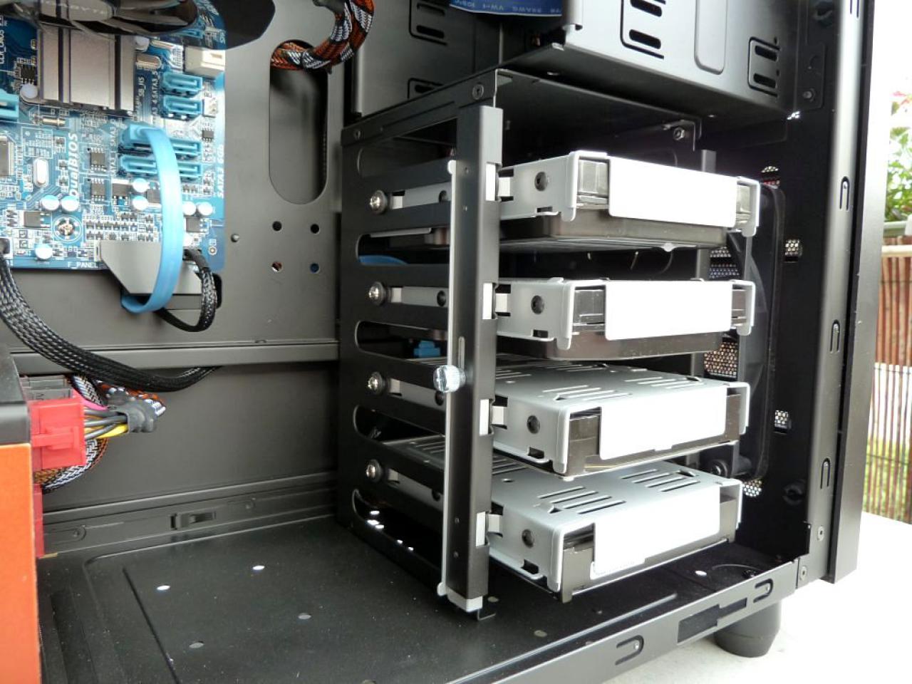[17/02/2012] Schicke Lancool-K58-Casemod: Silber-schwarze Mainboard-Abdeckung, Kühler-Mod und mehr (37)
