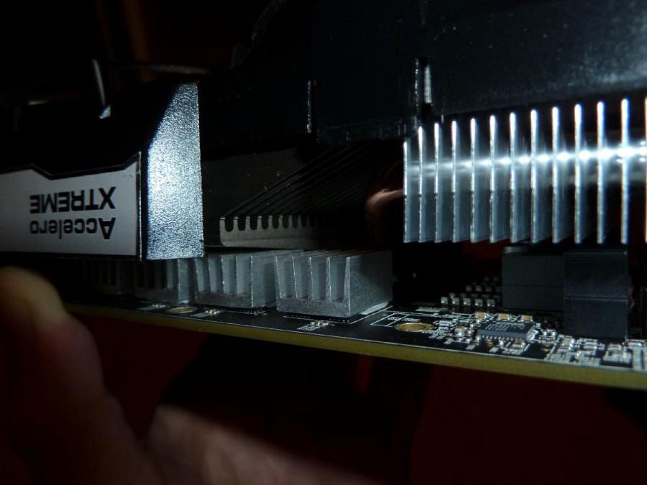 [17/02/2012] Schicke Lancool-K58-Casemod: Silber-schwarze Mainboard-Abdeckung, Kühler-Mod und mehr (44)