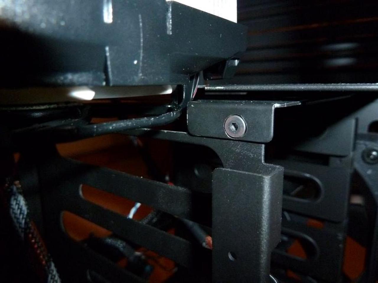 [17/02/2012] Schicke Lancool-K58-Casemod: Silber-schwarze Mainboard-Abdeckung, Kühler-Mod und mehr (47)
