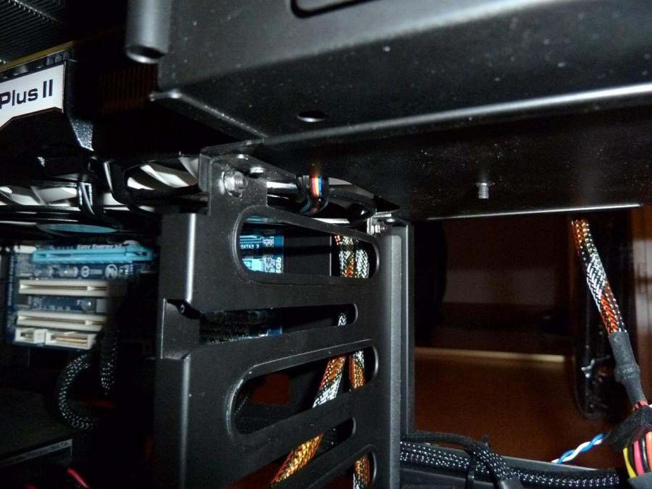 [17/02/2012] Schicke Lancool-K58-Casemod: Silber-schwarze Mainboard-Abdeckung, Kühler-Mod und mehr (48)