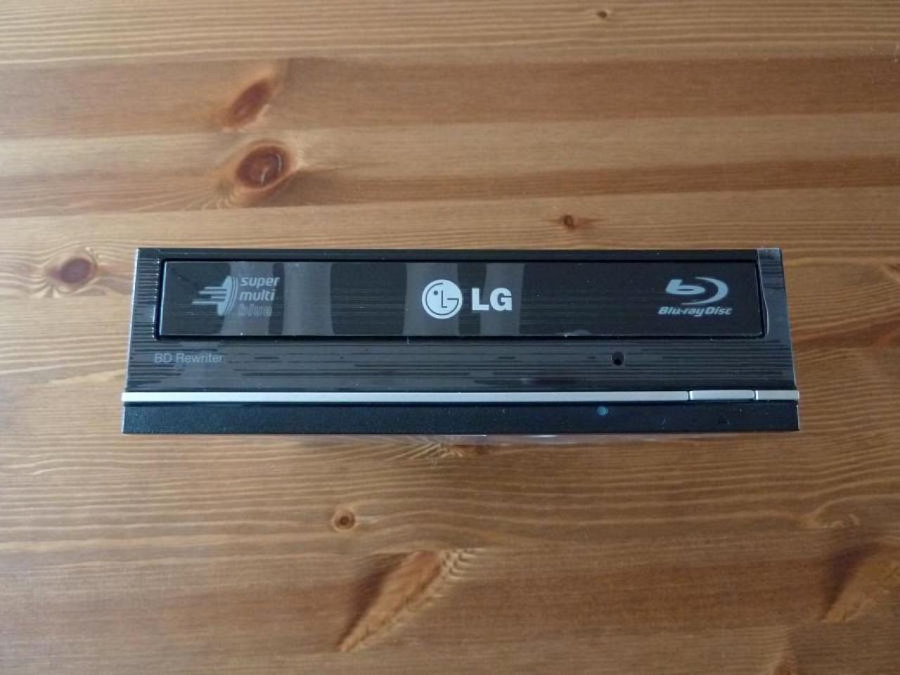 [17/02/2012] Schicke Lancool-K58-Casemod: Silber-schwarze Mainboard-Abdeckung, Kühler-Mod und mehr (51)