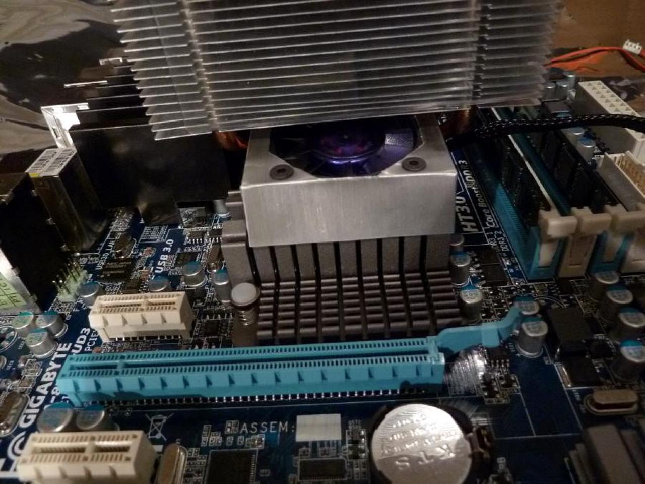 [17/02/2012] Schicke Lancool-K58-Casemod: Silber-schwarze Mainboard-Abdeckung, Kühler-Mod und mehr (75)