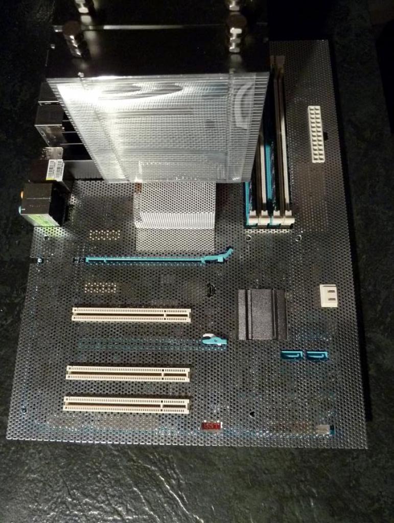 [17/02/2012] Schicke Lancool-K58-Casemod: Silber-schwarze Mainboard-Abdeckung, Kühler-Mod und mehr (78)