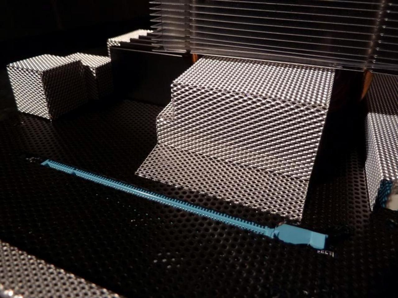 [17/02/2012] Schicke Lancool-K58-Casemod: Silber-schwarze Mainboard-Abdeckung, Kühler-Mod und mehr (80)