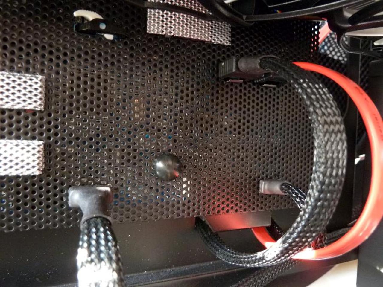 [17/02/2012] Schicke Lancool-K58-Casemod: Silber-schwarze Mainboard-Abdeckung, Kühler-Mod und mehr (86)