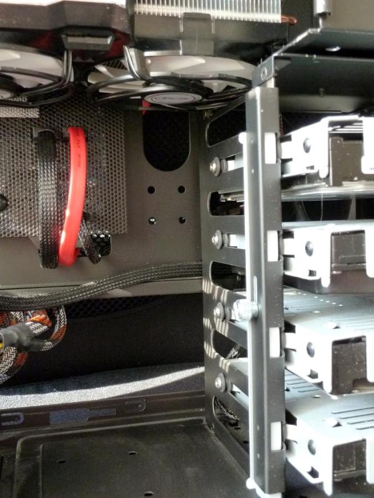 [17/02/2012] Schicke Lancool-K58-Casemod: Silber-schwarze Mainboard-Abdeckung, Kühler-Mod und mehr (88)