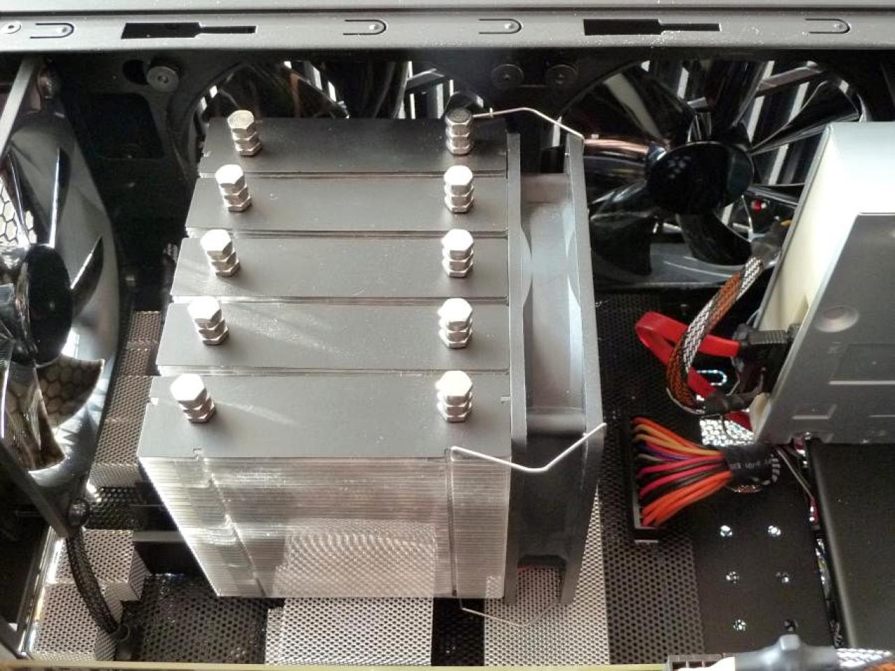 [17/02/2012] Schicke Lancool-K58-Casemod: Silber-schwarze Mainboard-Abdeckung, Kühler-Mod und mehr (91)