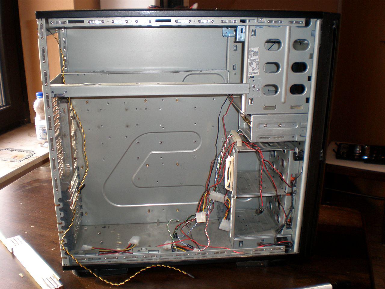 [21/02/2012] Spannendes Casemod-Projekt: Drei Radiatoren und UV-Beleuchtung im Xaser III (4)