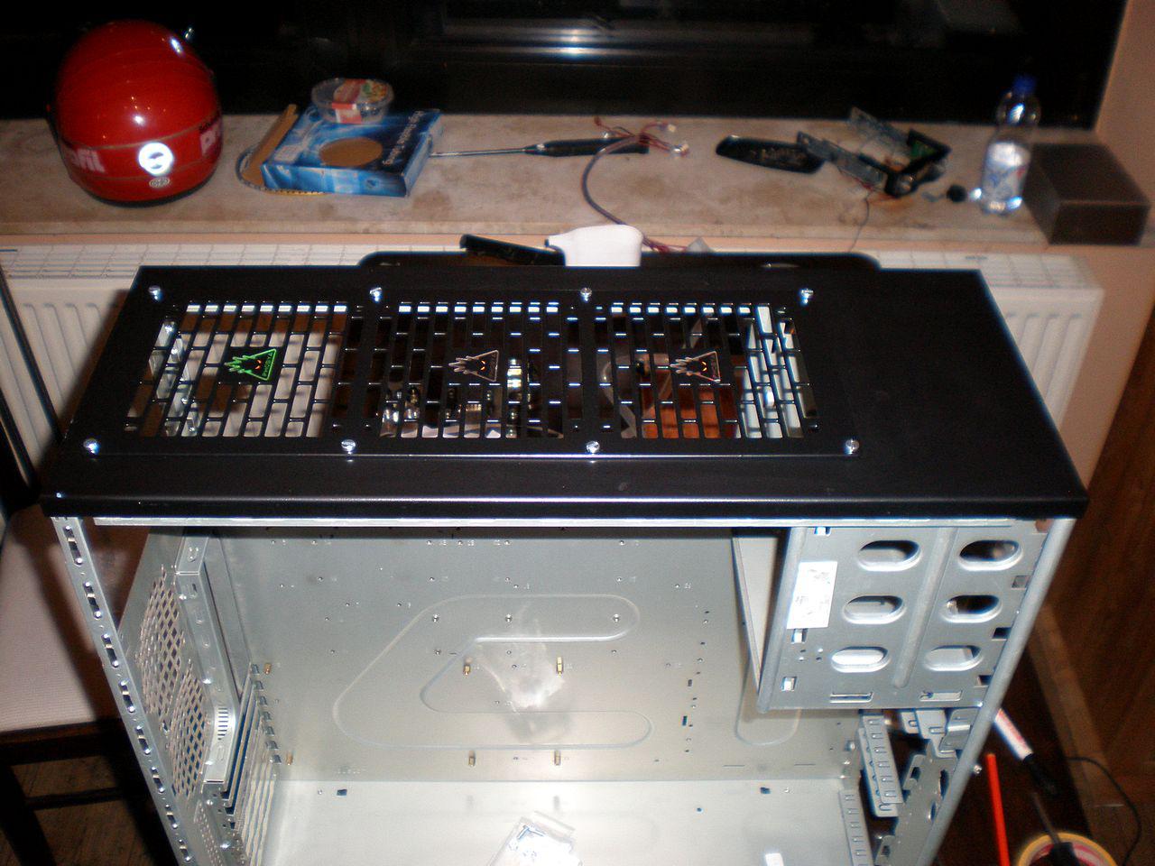 [21/02/2012] Spannendes Casemod-Projekt: Drei Radiatoren und UV-Beleuchtung im Xaser III (9)