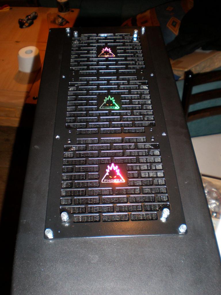 [21/02/2012] Spannendes Casemod-Projekt: Drei Radiatoren und UV-Beleuchtung im Xaser III (10)