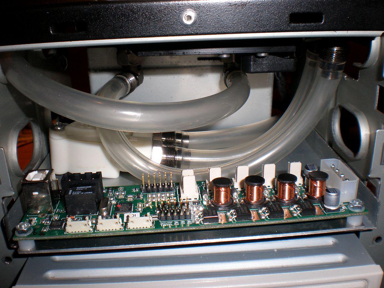 [21/02/2012] Spannendes Casemod-Projekt: Drei Radiatoren und UV-Beleuchtung im Xaser III (24)