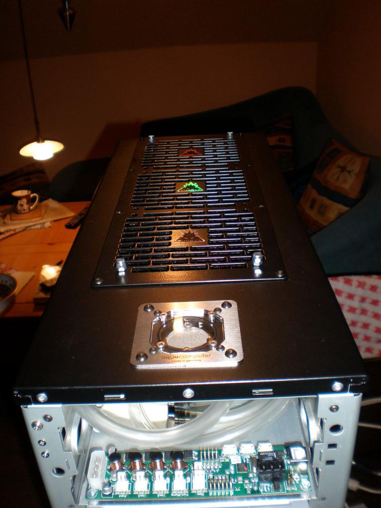[21/02/2012] Spannendes Casemod-Projekt: Drei Radiatoren und UV-Beleuchtung im Xaser III (25)