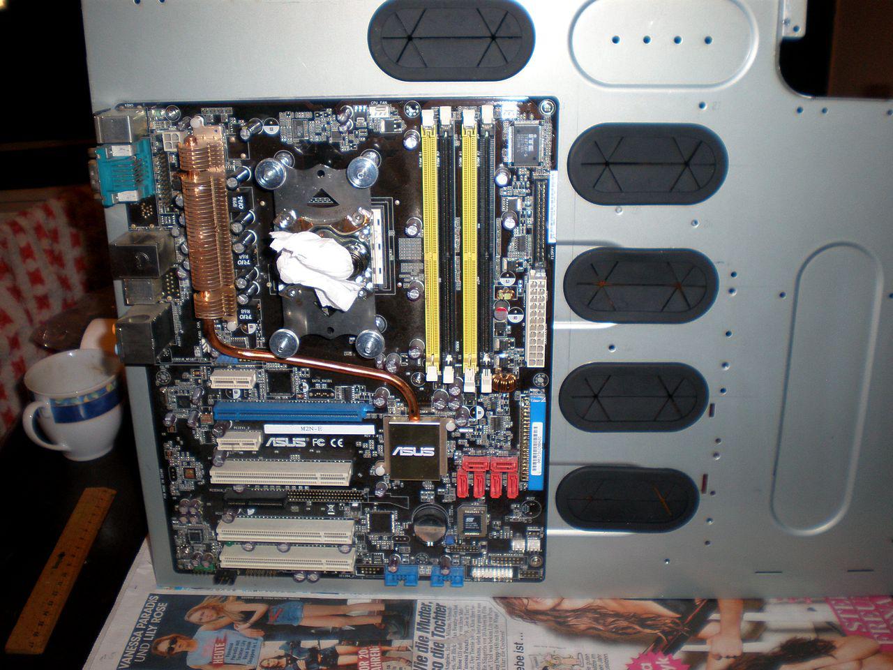 [21/02/2012] Spannendes Casemod-Projekt: Drei Radiatoren und UV-Beleuchtung im Xaser III (30)