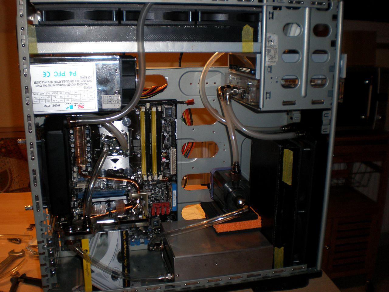 [21/02/2012] Spannendes Casemod-Projekt: Drei Radiatoren und UV-Beleuchtung im Xaser III (36)