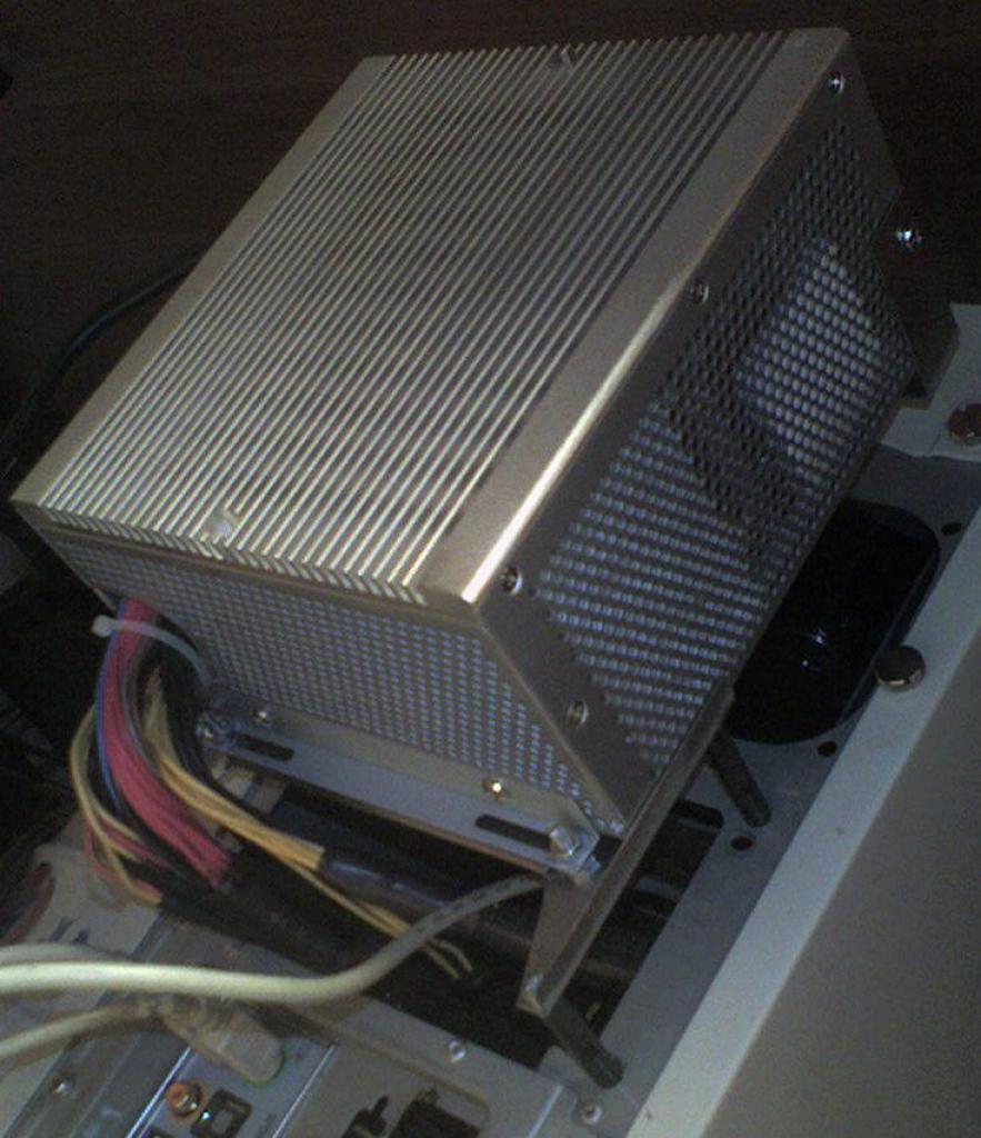 [17/02/2012] Das Franken-Case: Erstaunlicher 0-dB-Wakü-PC mit Passivkühlung im Eigenbau (3)