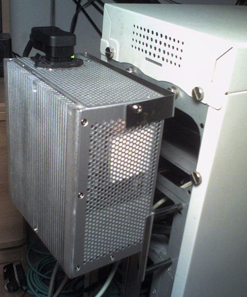 [17/02/2012] Das Franken-Case: Erstaunlicher 0-dB-Wakü-PC mit Passivkühlung im Eigenbau (6)
