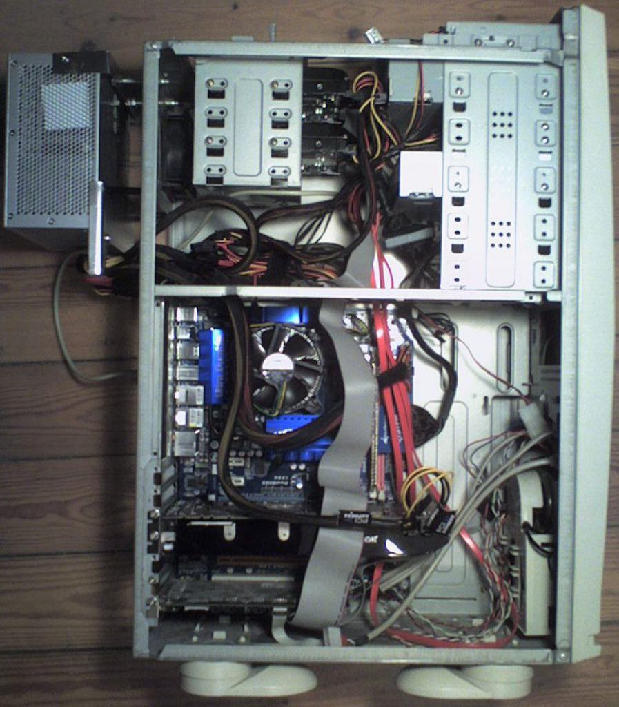 [17/02/2012] Das Franken-Case: Erstaunlicher 0-dB-Wakü-PC mit Passivkühlung im Eigenbau (7)