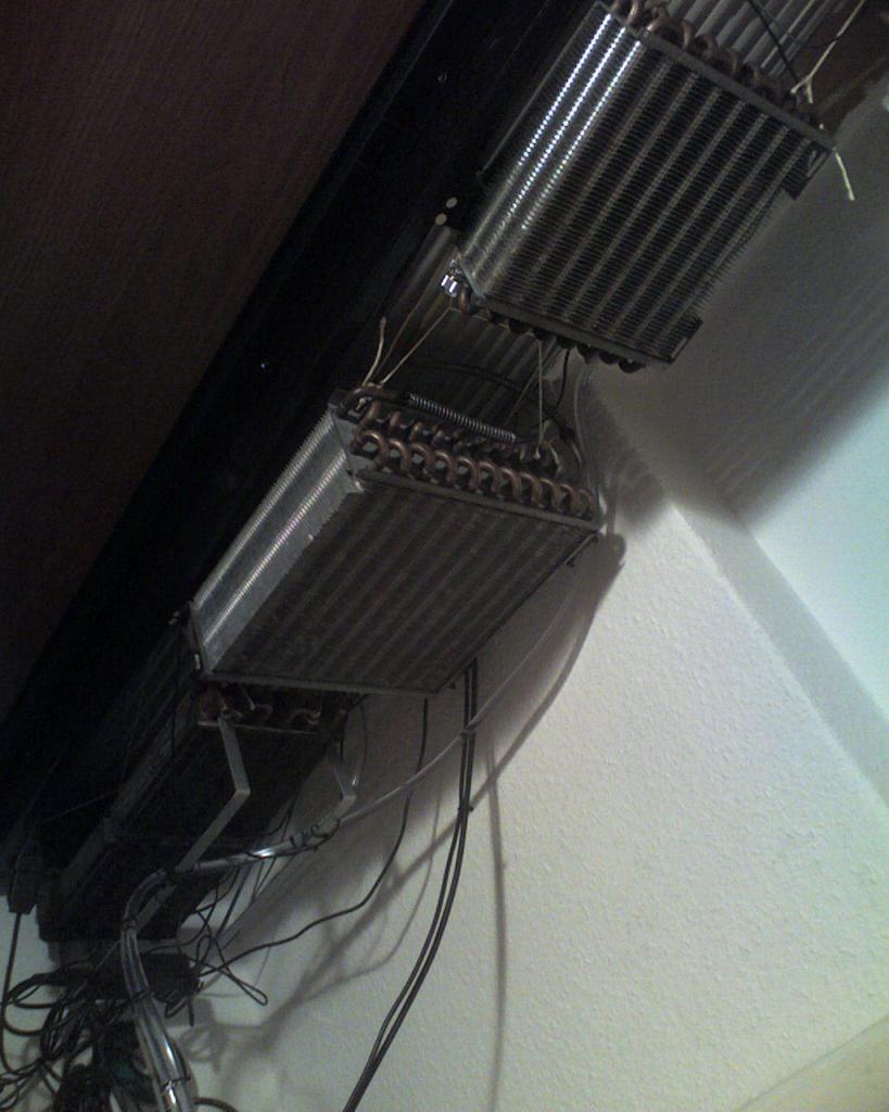 [17/02/2012] Das Franken-Case: Erstaunlicher 0-dB-Wakü-PC mit Passivkühlung im Eigenbau (8)