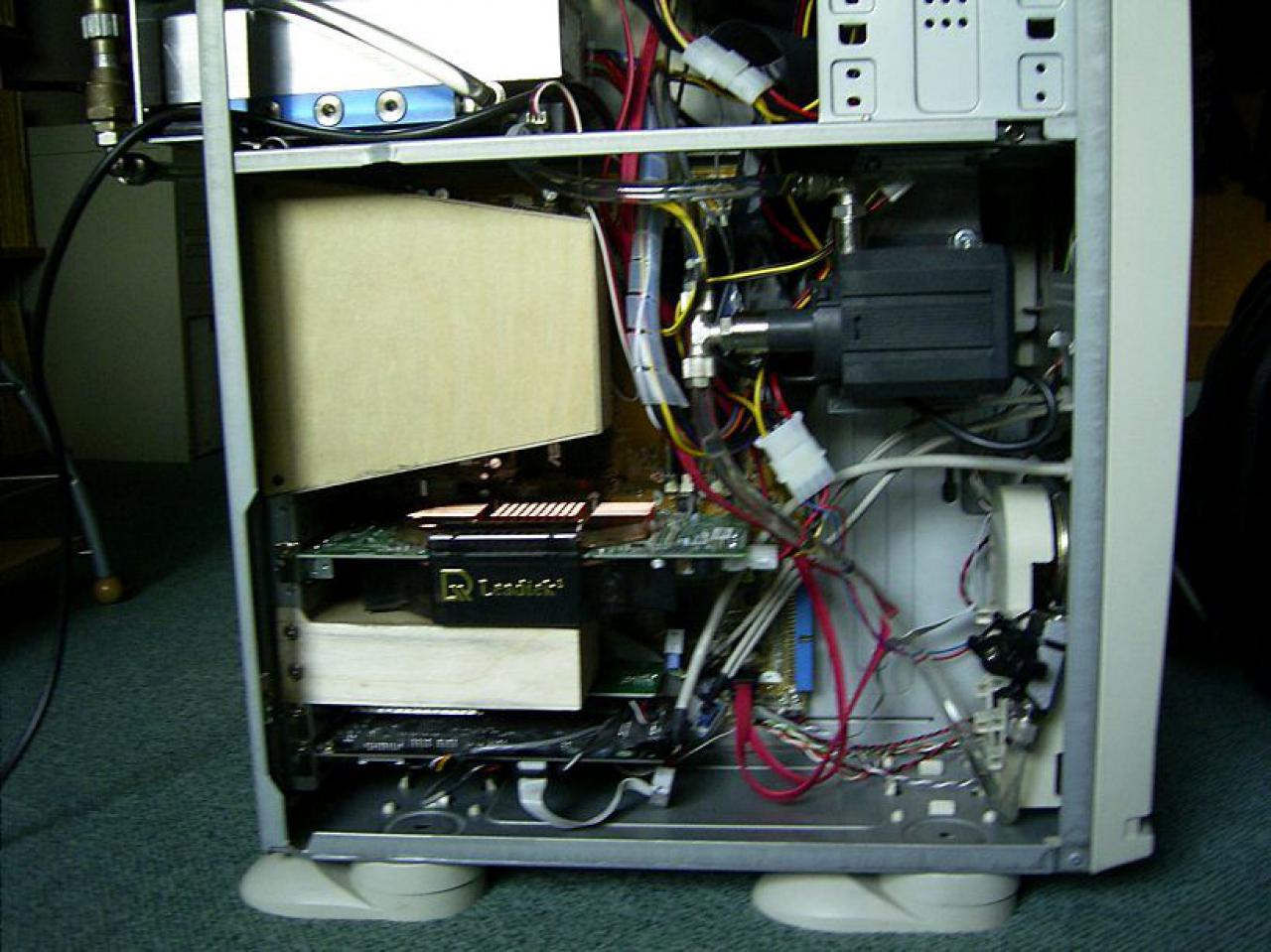 [17/02/2012] Das Franken-Case: Erstaunlicher 0-dB-Wakü-PC mit Passivkühlung im Eigenbau (11)