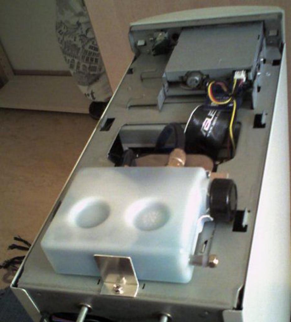 [17/02/2012] Das Franken-Case: Erstaunlicher 0-dB-Wakü-PC mit Passivkühlung im Eigenbau (14)