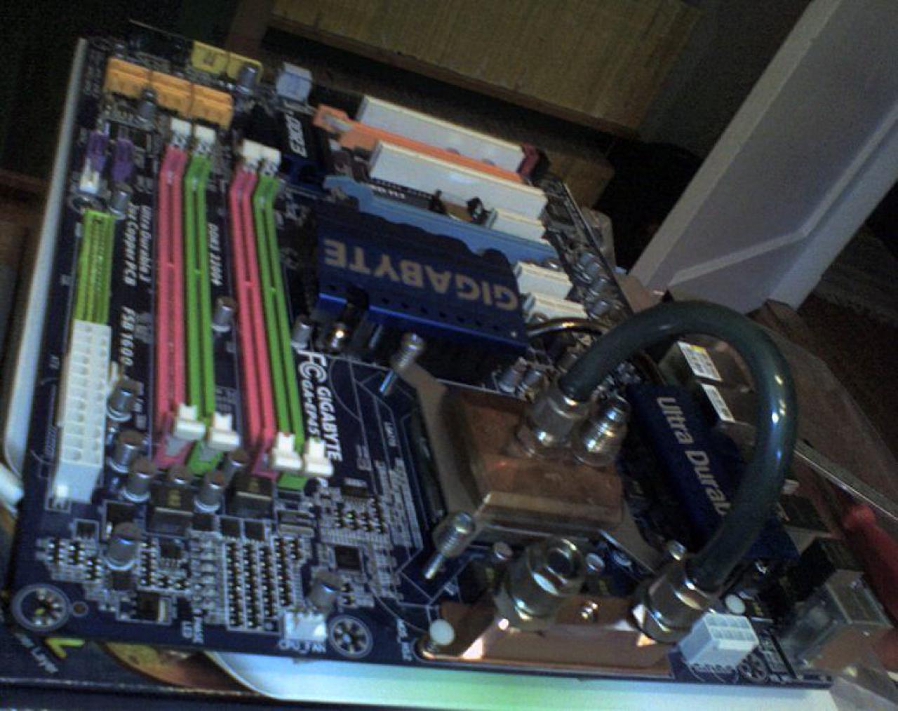 [17/02/2012] Das Franken-Case: Erstaunlicher 0-dB-Wakü-PC mit Passivkühlung im Eigenbau (27)