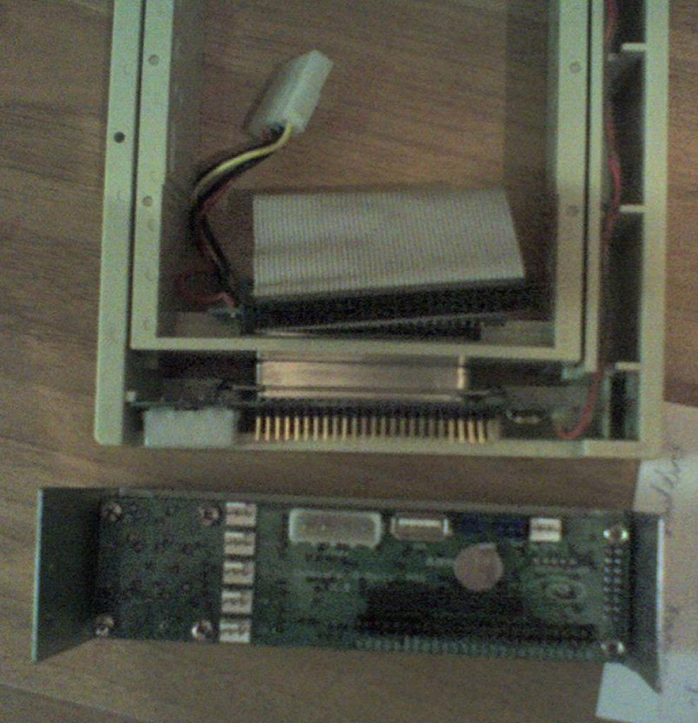 [17/02/2012] Das Franken-Case: Erstaunlicher 0-dB-Wakü-PC mit Passivkühlung im Eigenbau (31)