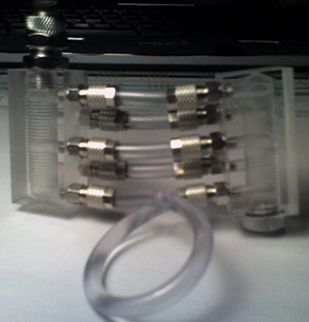 [17/02/2012] Das Franken-Case: Erstaunlicher 0-dB-Wakü-PC mit Passivkühlung im Eigenbau (61)