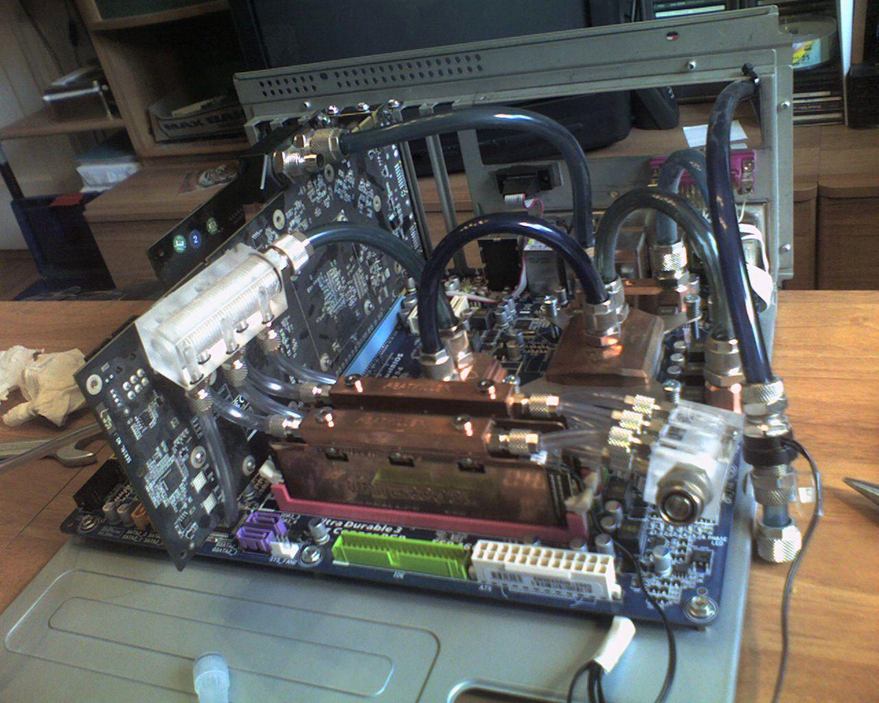 [17/02/2012] Das Franken-Case: Erstaunlicher 0-dB-Wakü-PC mit Passivkühlung im Eigenbau (68)