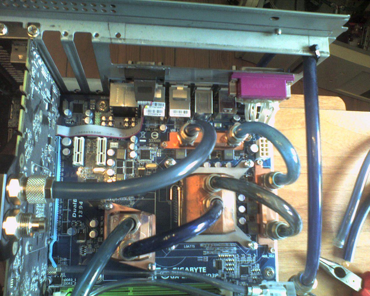 [17/02/2012] Das Franken-Case: Erstaunlicher 0-dB-Wakü-PC mit Passivkühlung im Eigenbau (70)