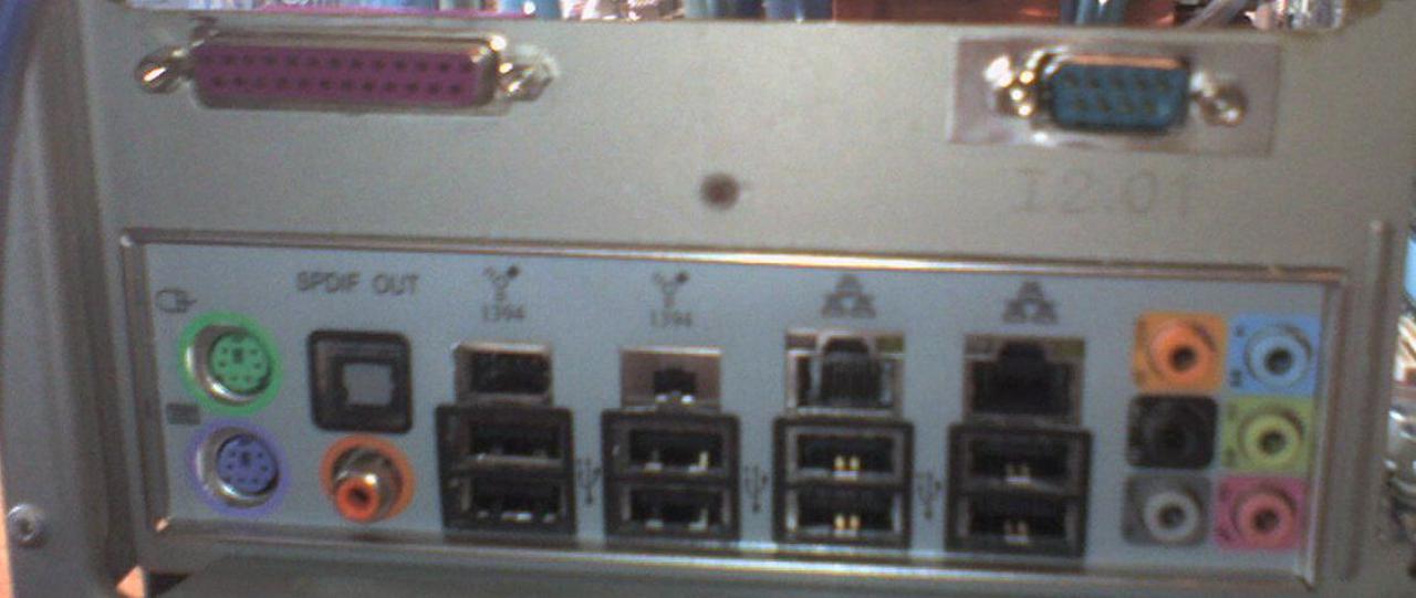 [17/02/2012] Das Franken-Case: Erstaunlicher 0-dB-Wakü-PC mit Passivkühlung im Eigenbau (71)
