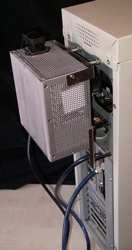 [17/02/2012] Das Franken-Case: Erstaunlicher 0-dB-Wakü-PC mit Passivkühlung im Eigenbau (83)