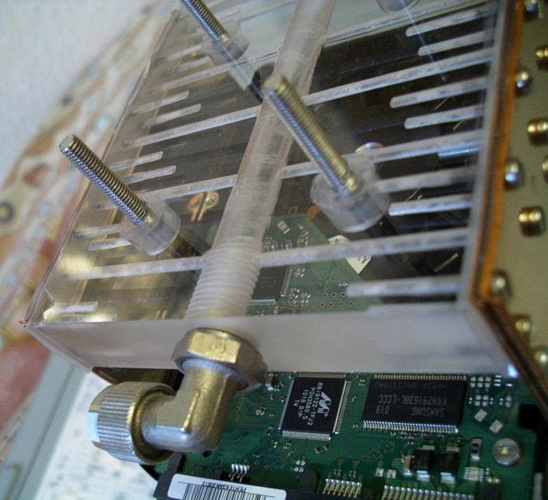 [17/02/2012] Das Franken-Case: Erstaunlicher 0-dB-Wakü-PC mit Passivkühlung im Eigenbau (89)